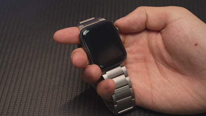 מטען אלחוטי נייד לשעון Apple Watch עם 10 רמות הגנה, אינדיקטור חכם ורצועת שעון נשלפת – טעינה נוחה, בטוחה ויעילה